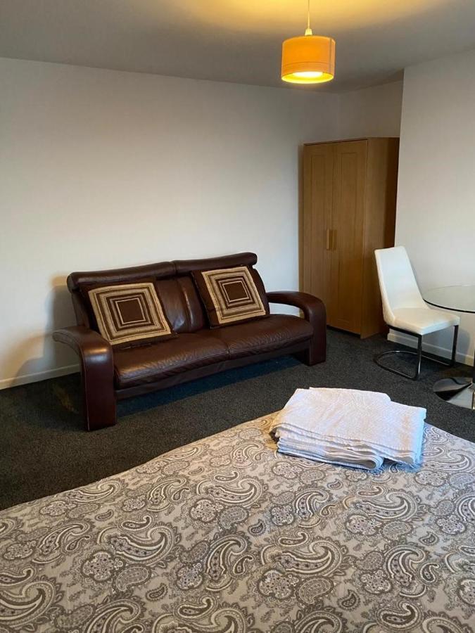 2 Bedroom Flat With Free Parking In Apartamento *